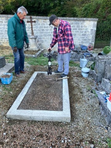 Rénovation tombe Fontaines-sur-Marne équipe 1
