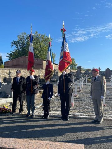 Les drapeaux présents à l'hommage Les drapeaux présents à l'hommage
